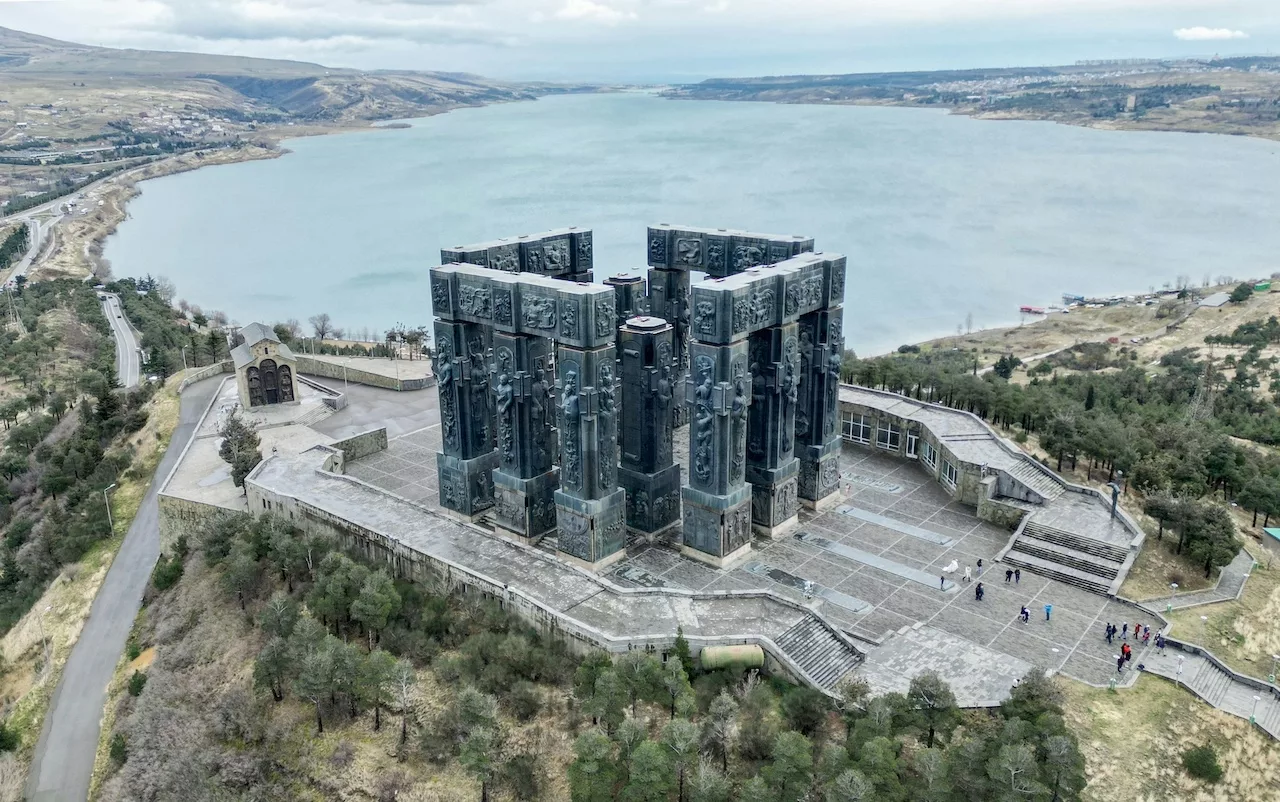 Exploring the Primary Real Estate Market in Tbilisi, Georgia: Benefits of Purchasing hero image