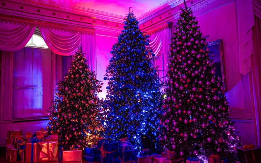 Why Glass Baubles Remain a Symbol of Christmas Elegance post image