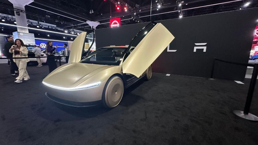 The Future of AI-Powered Autonomous Vehicles: Are We Ready for Driverless Roads? hero image